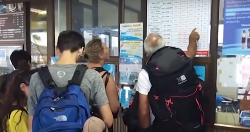 Cientos de turistas varados en islas de Tailandia debido a la tormenta tropical Pabuk