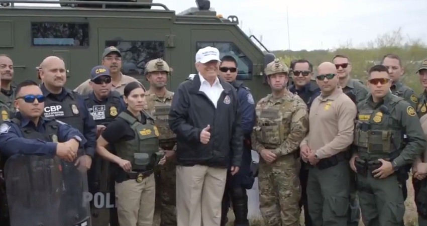 Donald Trump en la frontera con Mexico