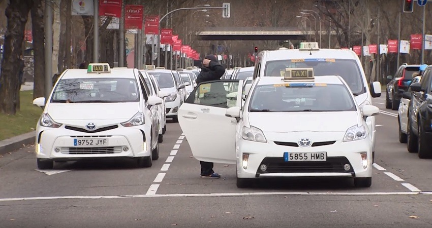 Los taxistan bloquean fitur