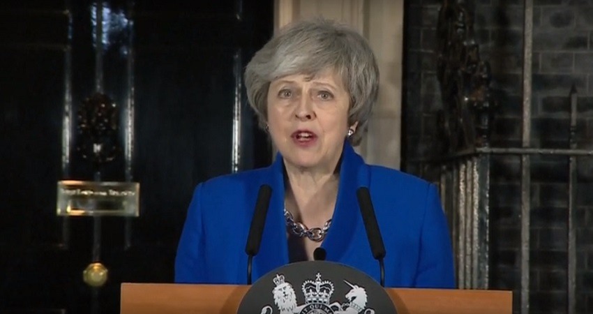 Theresa May sobrevive a la mocion de censura de los laboristas