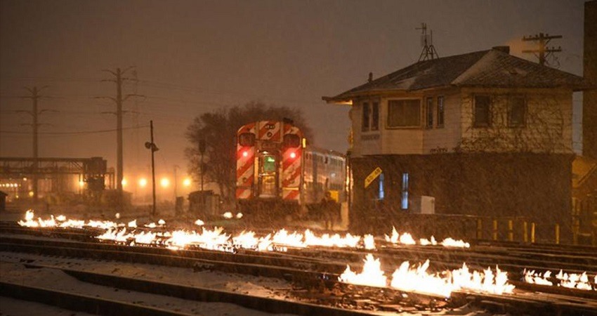 Incendian las vias de tren en chicago por el vortice polar