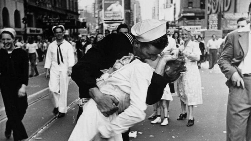 Muere el marinero de la foto del beso en Times Square al finalizar la II Guerra Mundial