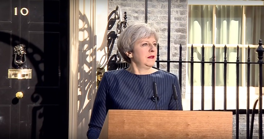 Theresa May promete renunciar si el Parlamento aprueba su acuerdo