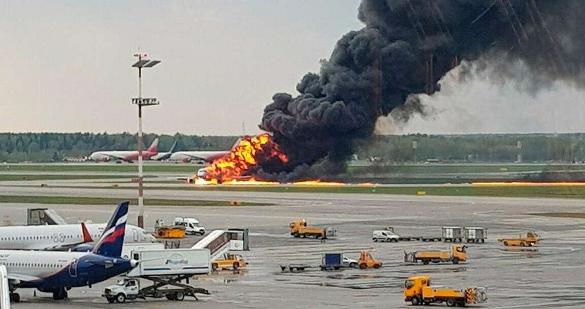 Al menos 41 muertos tras un aterrizaje de emergencia en un aeropuerto de Moscu