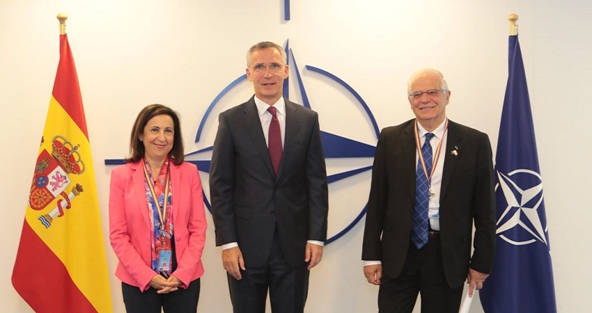 Borrel se reune con el secretario general de la OTAN