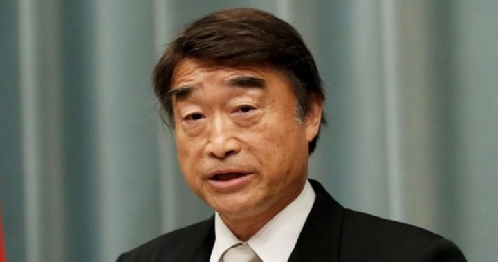 El ministro japonés de empleo considera que es normal obligar a las mujeres a usar tacones altos en el trabajo