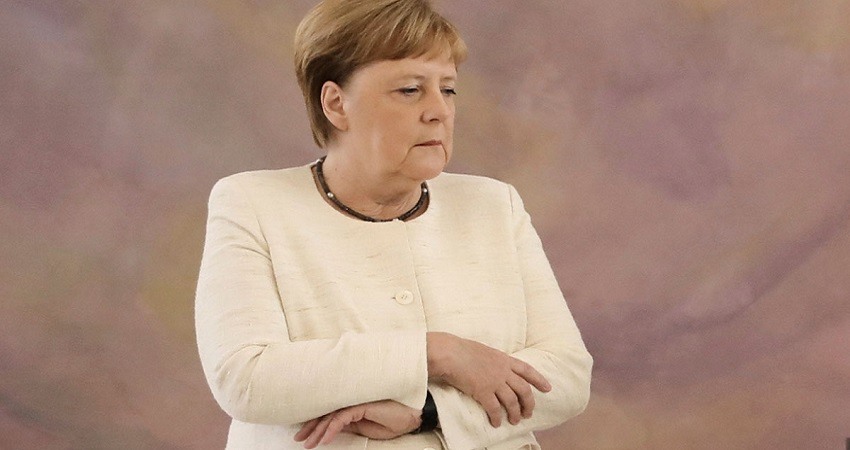 merkel-vuelve-sufrir-visible-temblor-acto-berlin