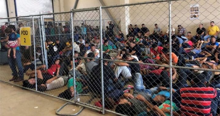Nuevas imágenes de inmigrantes detenidos en Estados Unidos crean indignación