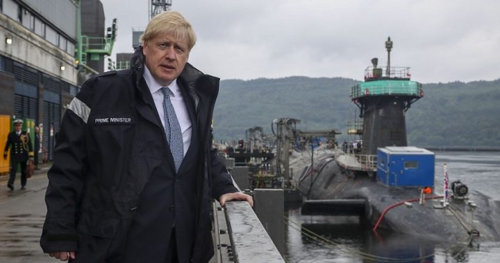 La libra cae a mínimos de dos años por las amenazas de Johnson de un Brexit duro