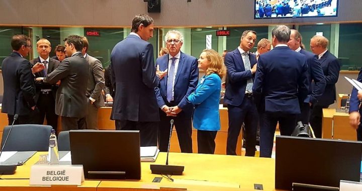 Paschal Donohoe se impone a Nadia Calviño para presidir el Eurogrupo