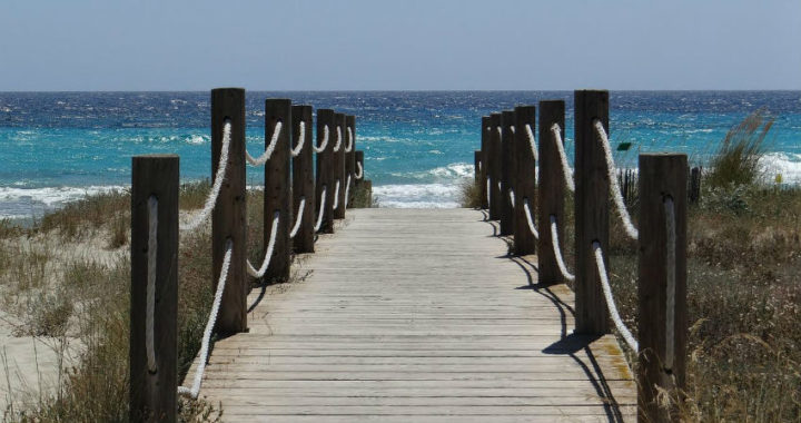 Vacacionar en Menorca es disfrutar de playas increíbles, bosques soñados y los paisajes más bellos