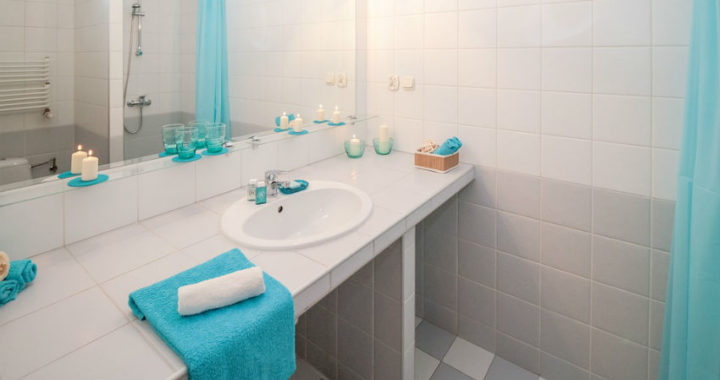 Nueva decoración en tu baño con un espejo led