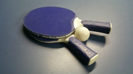 Jugar al ping pong