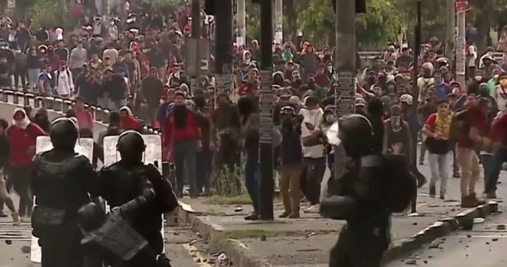 Ecuador sacudido por la insurgencia de unos 10.000 miembros de colectivos indígenas