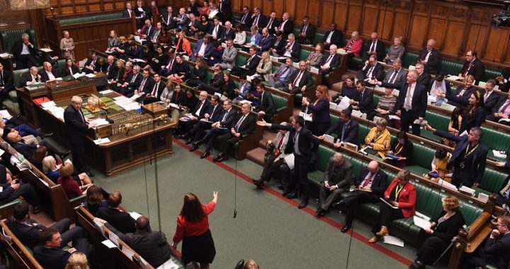 El Parlamento del Reino Unido vota en favor de elecciones anticipadas el 12 de diciembre