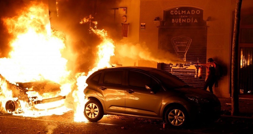 Tercera noche de disturbios en Barcelona