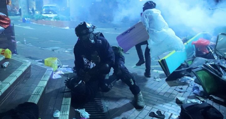 Hong Kong: Trump promulga una ley pro protesta, Pekín promete «represalias»