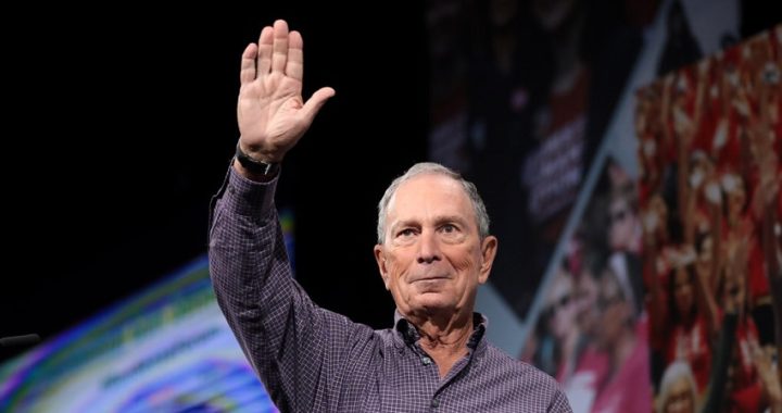 El multimillonario Michael Bloomberg anuncia su candidatura en la carrera demócrata para las presidenciales de 2020