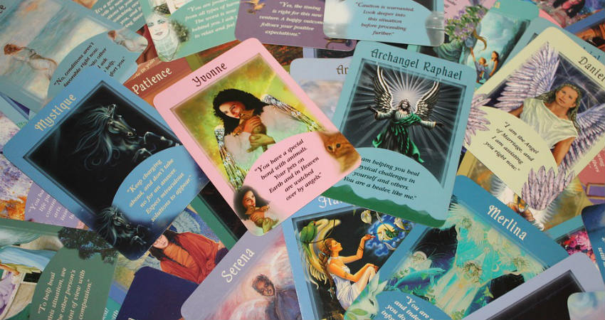 Como hacer una tirada de tarot de los angeles y santos