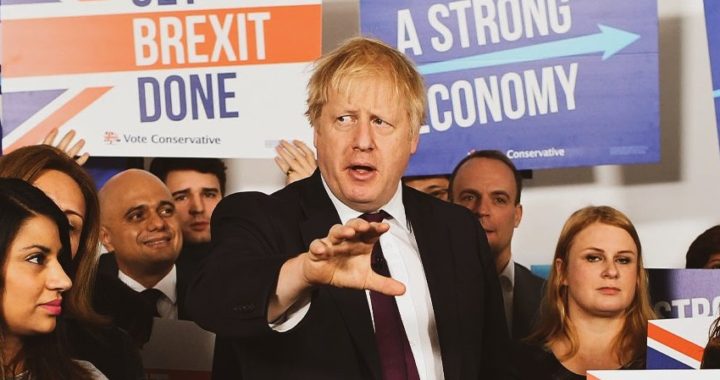 Las encuestas en la recta final de campaña sugerían una escasa mayoría para Boris Johnson