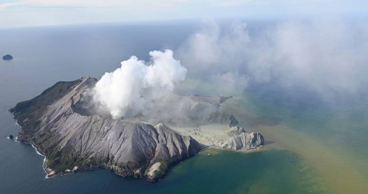 Aumentan a 13 los turistas muertos por la erupción de un volcán en Nueva Zelanda