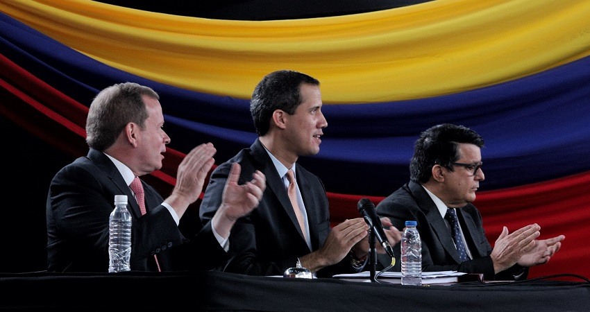 Juan Guaido sale de Venezuela