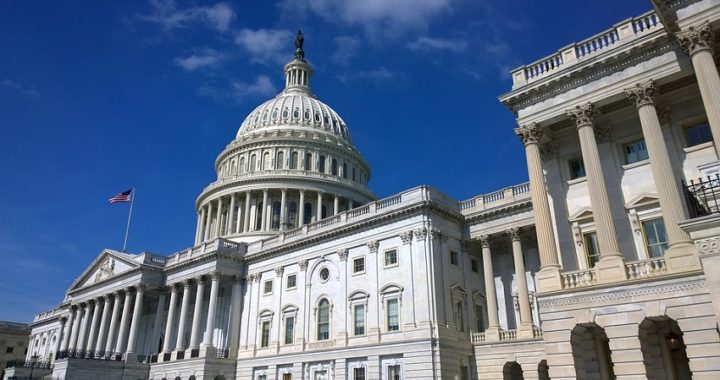 Los republicanos rechazan las enmiendas demócratas en el senado sobre el juicio político a Trump