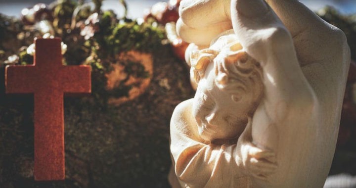 La devoción por las oraciones a la Virgen del Carmen en España