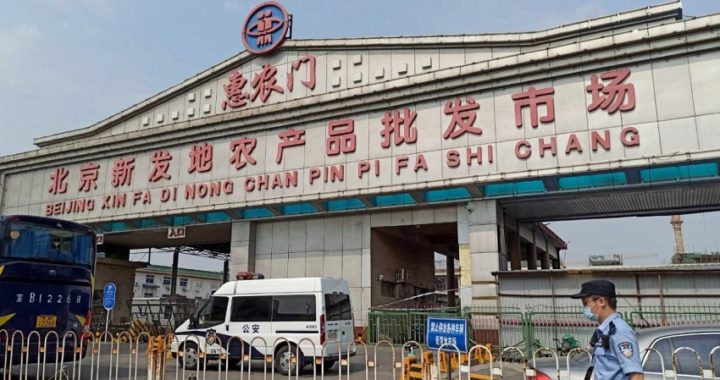 China teme una segunda ola del coronavirus por el brote en Pekín