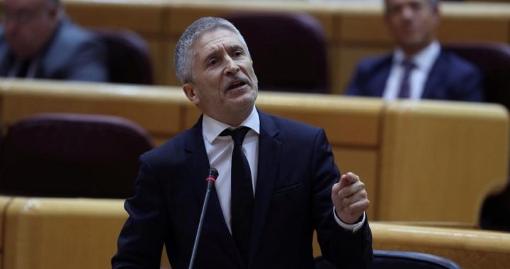 Marlaska dice que no dimite y la oposición le acusa de mentir en sede parlamentaria