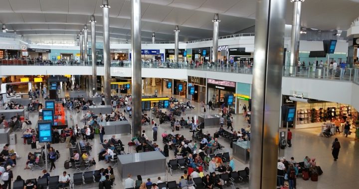 Reino Unido vuelve a imponer la cuarentena a los viajeros que lleguen desde España