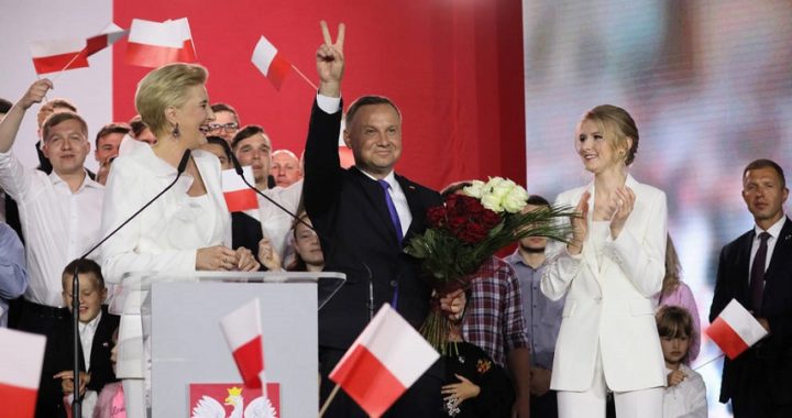 El ultraconservador Duda gana las presidenciales polacas con el 51,2% de los votos