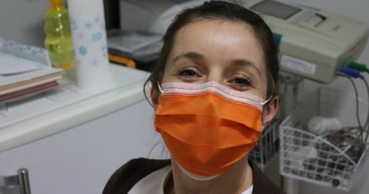 La moda y el diseño se une a la seguridad con mascarillas quirúrgicas de colores