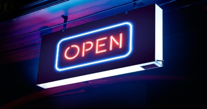 Los letreros luminosos más económicos para tu negocio