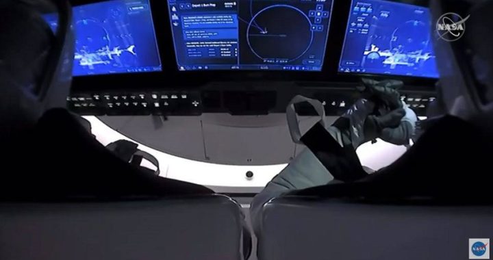 La cápsula Crew Dragon de SpaceX ameriza con éxito frente a las costas de Florida