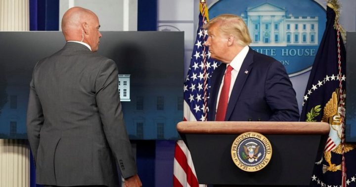 Trump es evacuado de una rueda de prensa por un tiroteo junto a la Casa Blanca