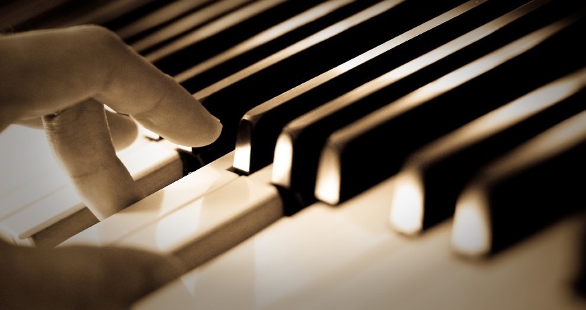 mejores formas aprender a tocar canciones en el piano