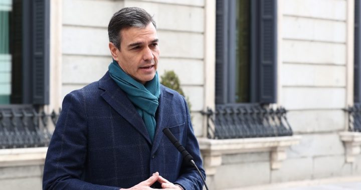 Sánchez elogia el espíritu social de la Constitución y su amparo frente a la pandemia