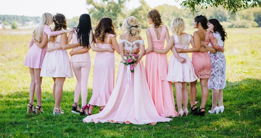 Cómo vestirse para una boda? Te lo explicamos según la etiqueta