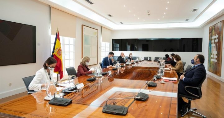 El Gobierno de España considera el certificado de vacunación clave para recuperar la movilidad y favorecer el turismo