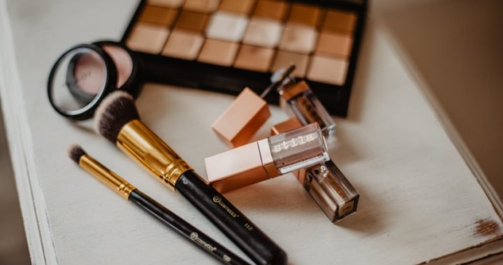 Trucos para prolongar la vida de tus cosméticos