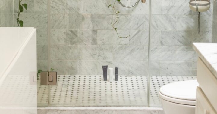 Los platos de ducha más usados en casas modernas