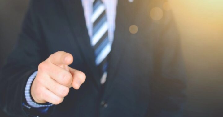 Jefe o líder: la batalla interminable entre poder y liderazgo