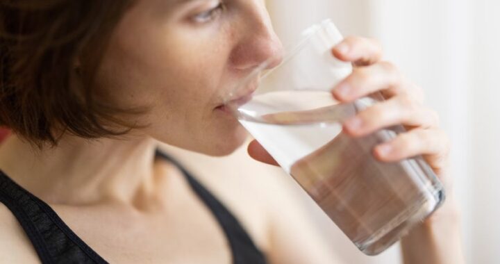 Beneficios del consumo del agua alcalina para la salud