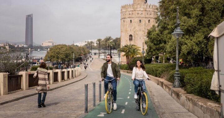 Kleta aterriza en Sevilla con su suscripción de bicicletas con rueda amarilla