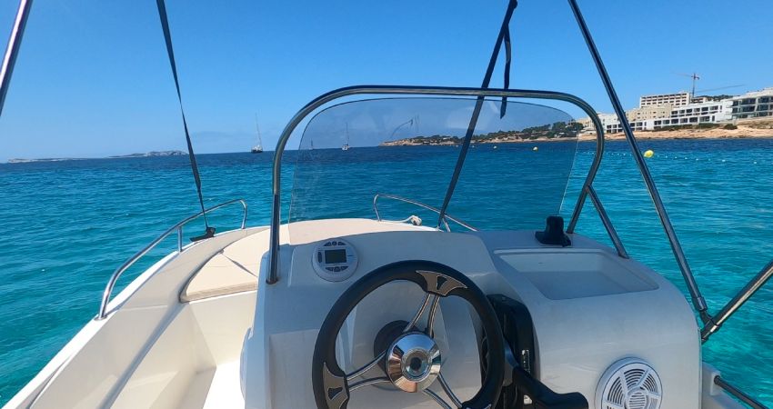 Alquilar un barco en Ibiza