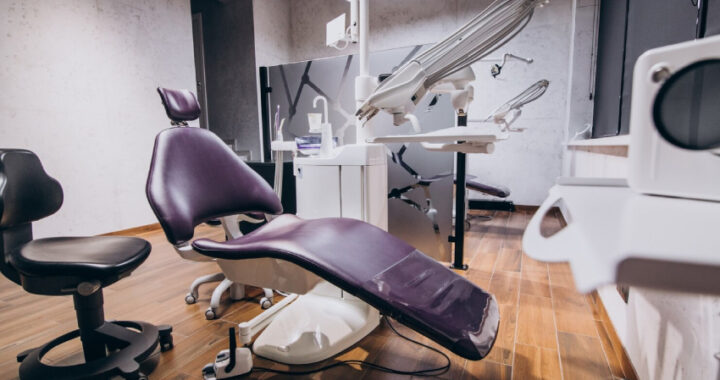 Equipo y material necesario para una clínica dental
