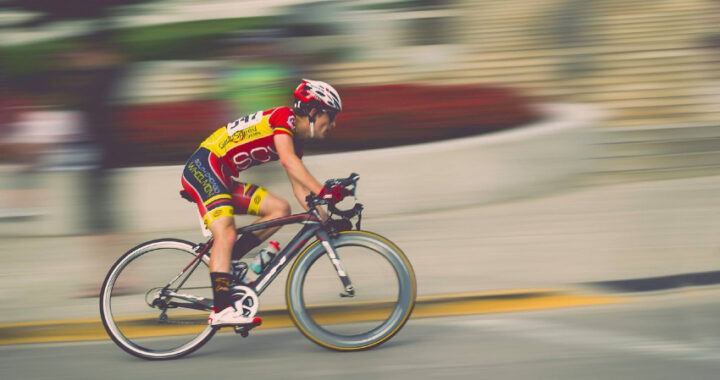 El ciclismo se cuela entre los deportes más vistos de 2024, pero el fútbol domina con 4 competiciones en el ‘top 10’