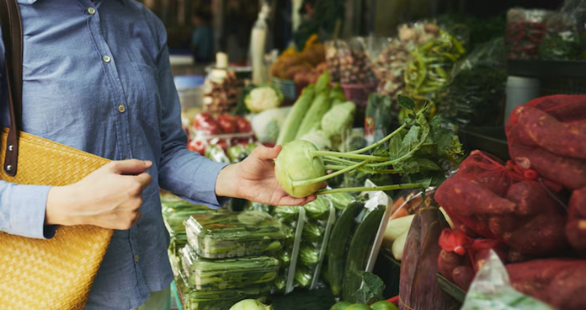 Hasta qué hora está abierta la tienda de alimentos más cercana