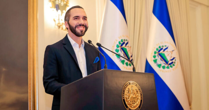 El gobierno de Nayib Bukele sella alianza con xAI y anuncia tutorías con Grok en 5,000 escuelas públicas en El Salvador